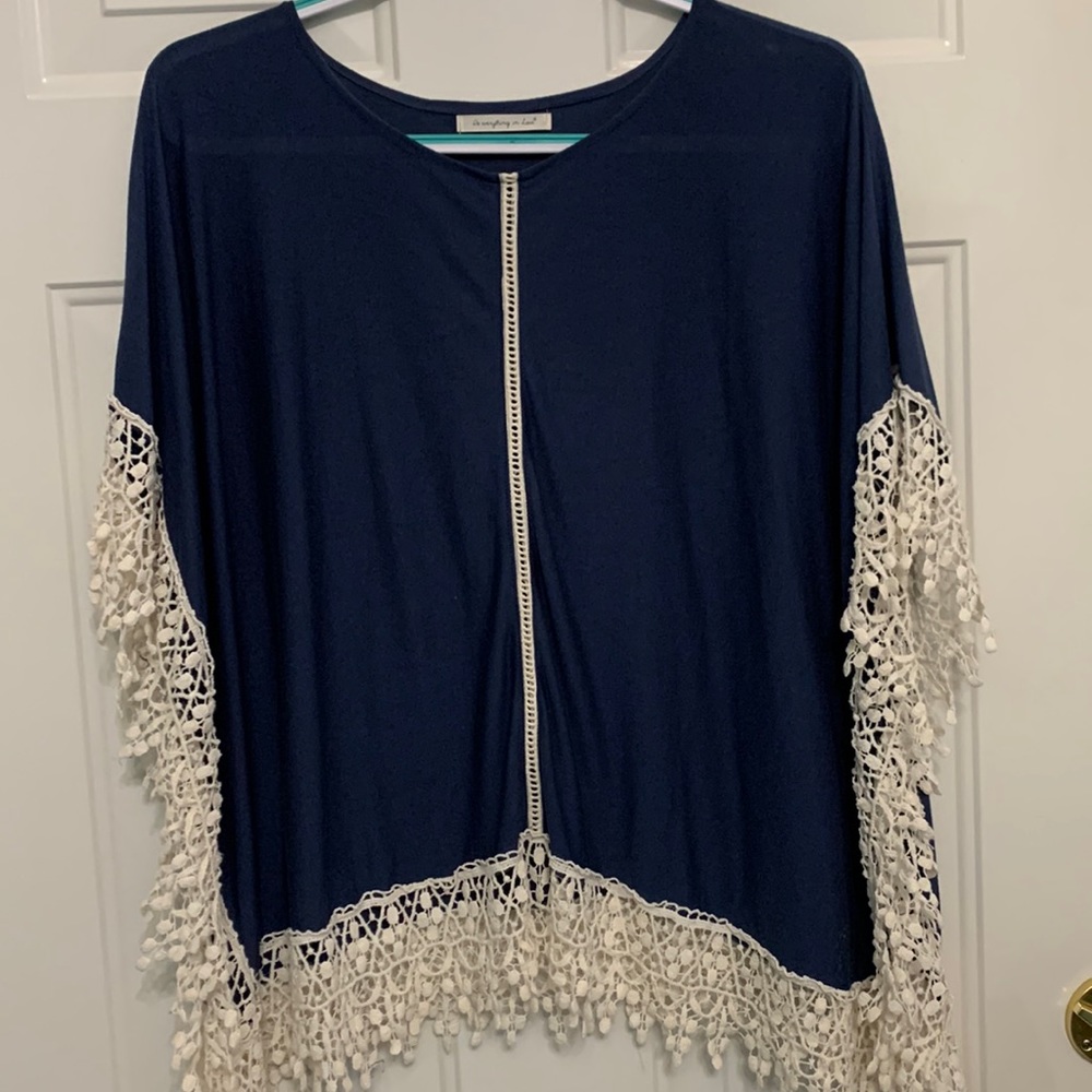Do Everything In Love brand top. Size is ‘one size’ and it is blue in color.